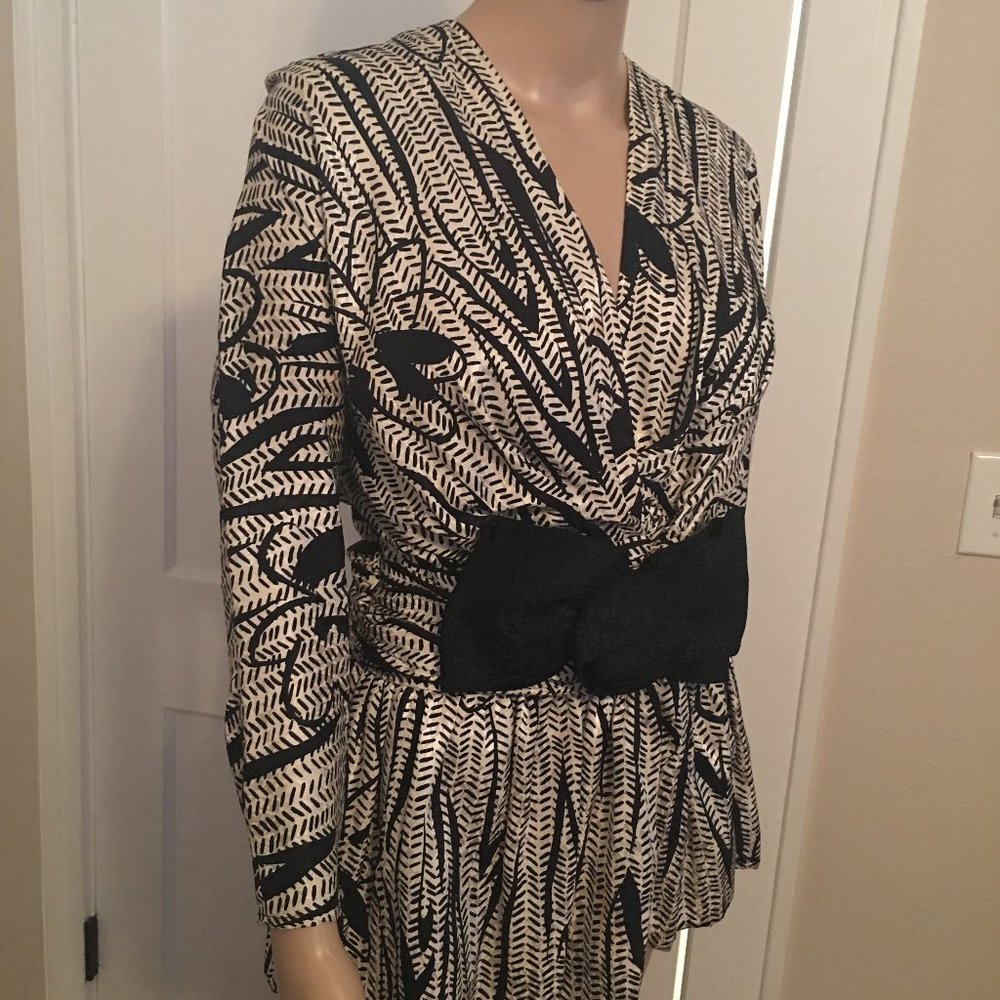 DESIGNER 100% SILK blouse, black and beige, lined in 100% beige silk, S-M